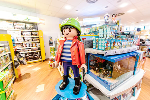 Große Playmobilfigur aus dem Shop MyToys